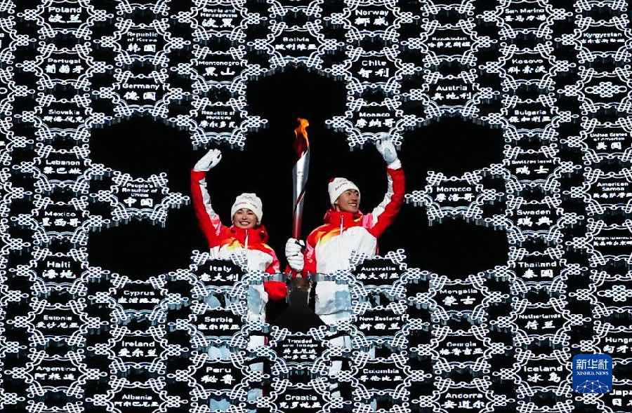 동계올림픽 횃불 밝힌 신장 출신 선수 디니거얼, 역사 창조 기대해