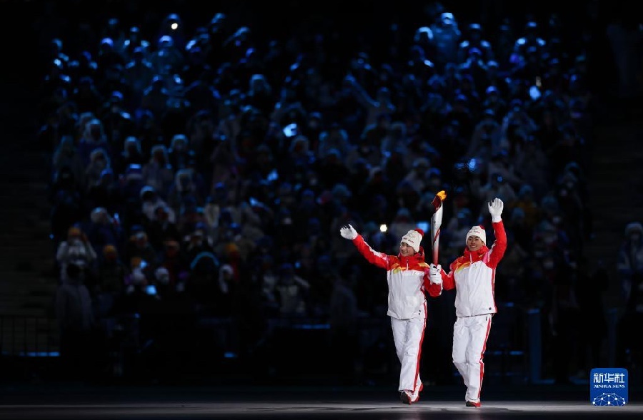 동계올림픽 횃불 밝힌 신장 출신 선수 디니거얼, 역사 창조 기대해