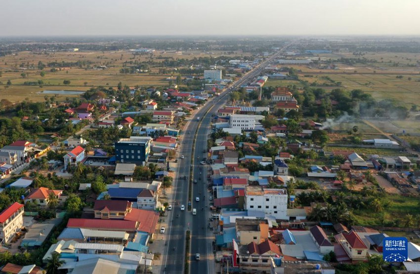 중국 원조 캄보디아 3호 도로 증축 프로젝트 개통식 개최