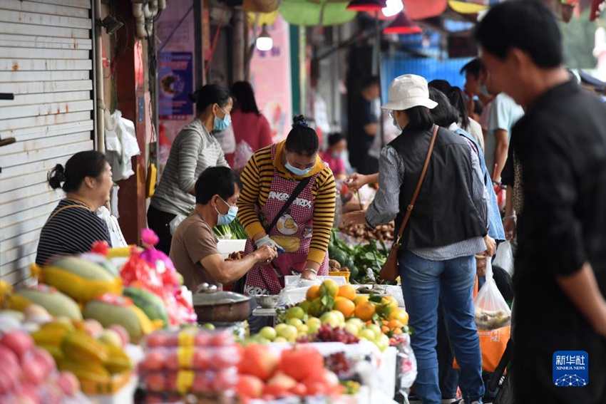 中, 10월 CPI 전년 동기 대비 2.1% 상승