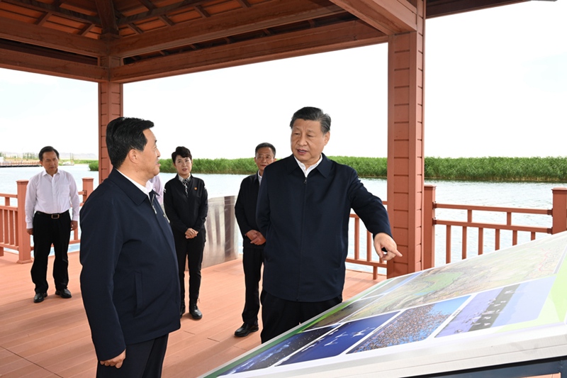 시진핑 주석, 네이멍구 바옌나오얼 시찰 및 사막화 종합방지 강화와 3북 등 중점 생태공정 건설 촉진 좌담회 주재