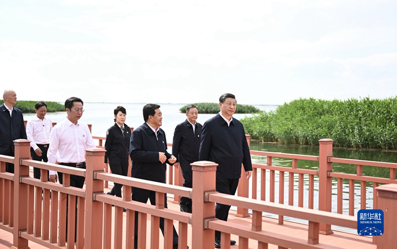 시진핑 주석, 네이멍구 바옌나오얼 시찰 및 사막화 종합방지 강화와 3북 등 중점 생태공정 건설 촉진 좌담회 주재