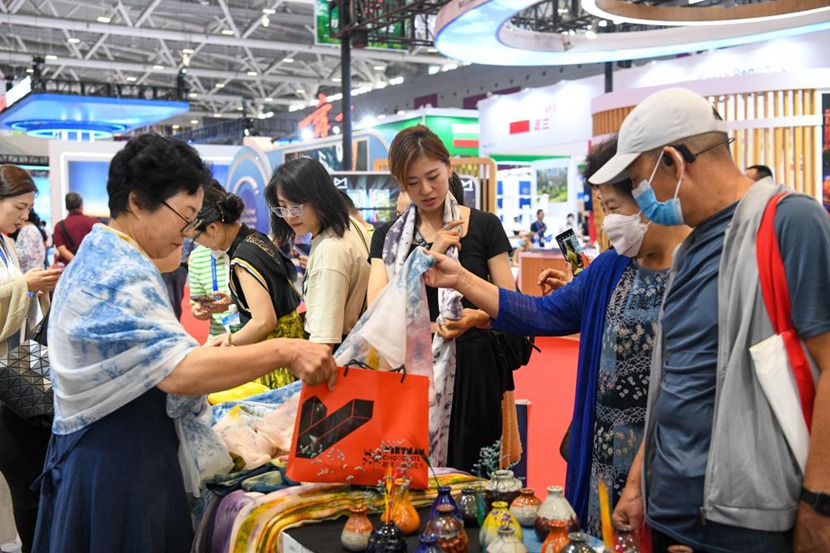 '中 국제문화산업박람교역회'에 전시된 韓 전통 수공예품