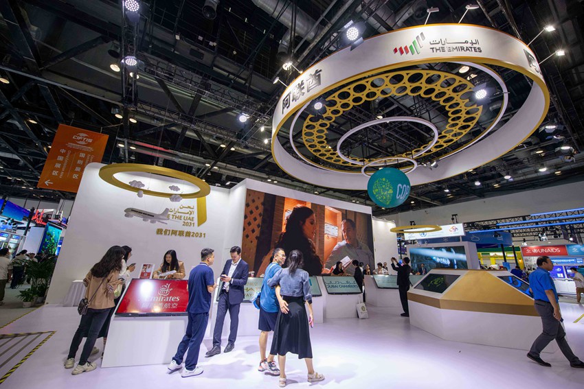 관람객들이 국가컨벤션센터 아랍에미리트 전시장을 찾았다. [9월 2일 촬영/사진 출처: 인민망]