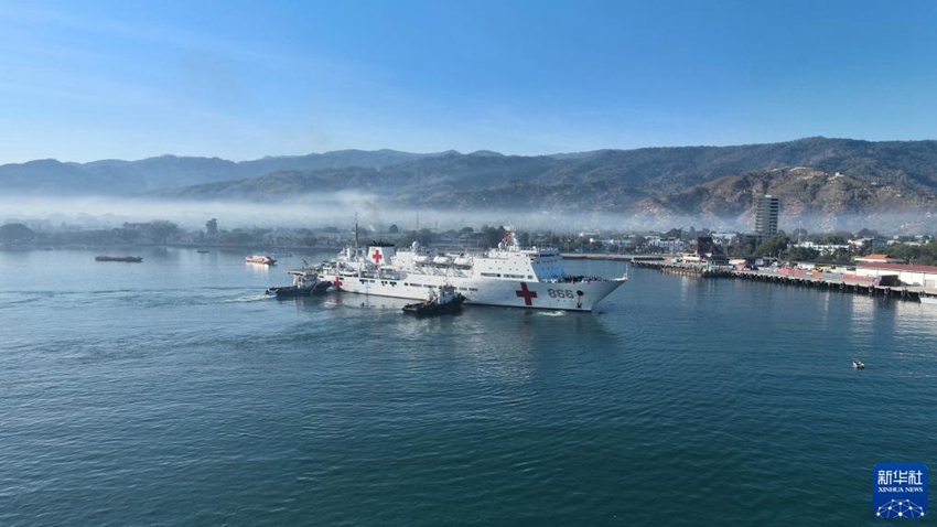 중국 해군 의료선 ‘허핑팡저우’호가 동티모르에 도착했다. [9월 3일 촬영/사진 촬영: 구이장보(桂江波)]