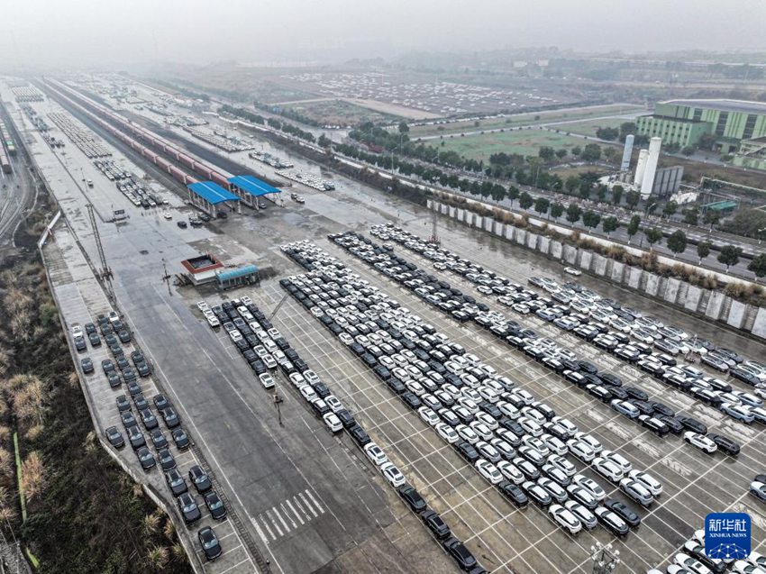 충칭발 유럽행 열차, 2023년 자동차 수출 11만 대 돌파