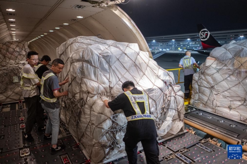 중국 1호 전문 화물운송 공항, 국제 물동량 10만t 돌파