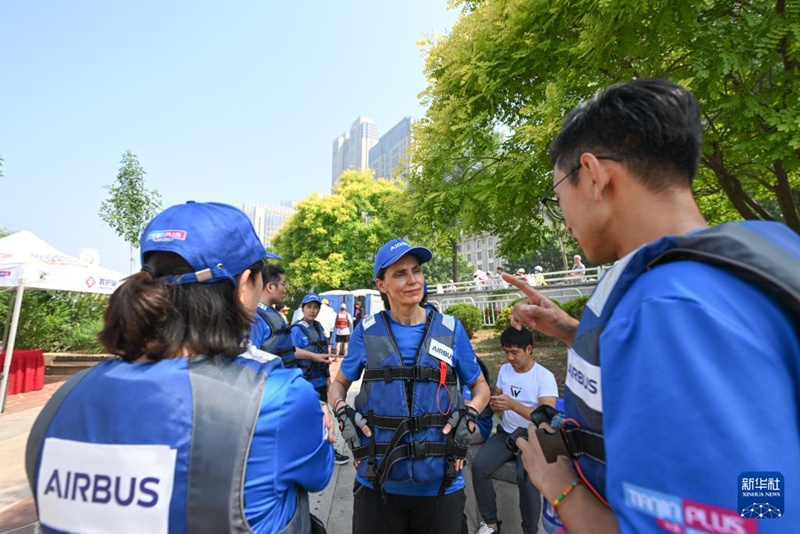 외국인 엔지니어의 단오절 체험 “하이허 룽저우 대회에 나가요”