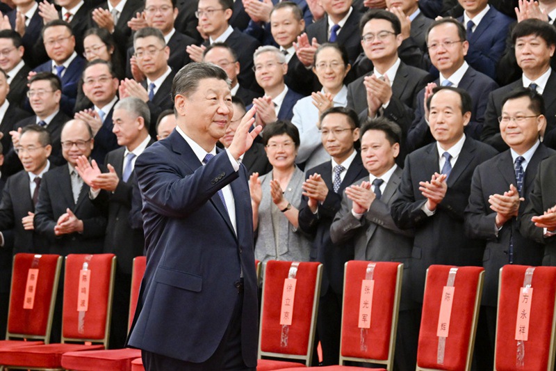 시진핑 주석, 달 탐사 프로젝트 창어 6호 임무 대표들 접견 및 달 샘플-달 탐사 프로젝트 성과전 참관