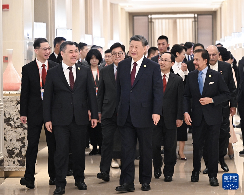 시진핑 주석과 부인 펑리위안 여사, 제9회 동계 아시안게임 개막식 참석 국제 귀빈 위한 환영연회 열어