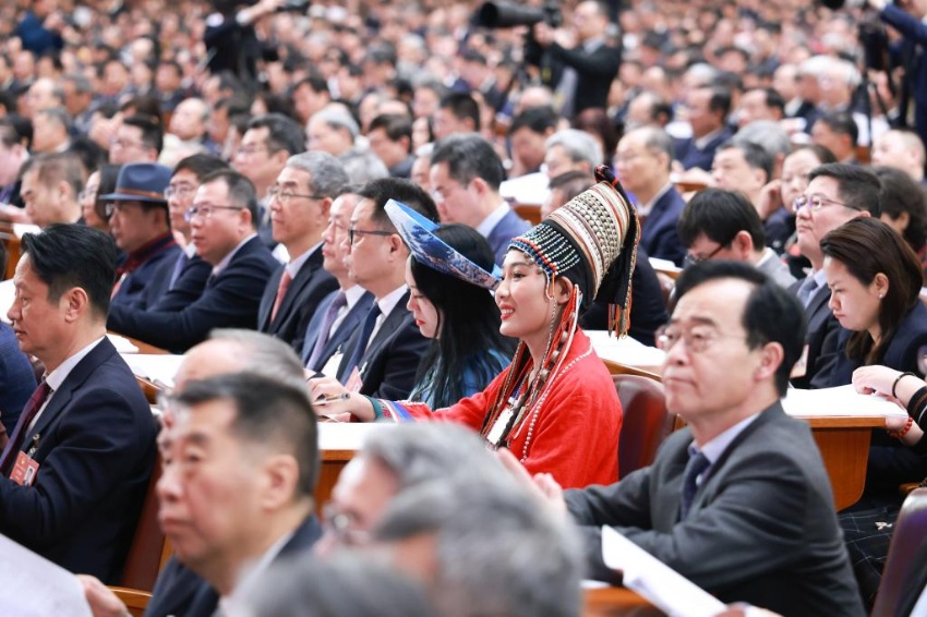 中 전국정협 14기 3차 회의 제2차 전체회의 개최