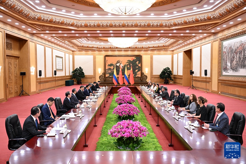 시진핑 주석, 페트로 콜롬비아 대통령과 회담