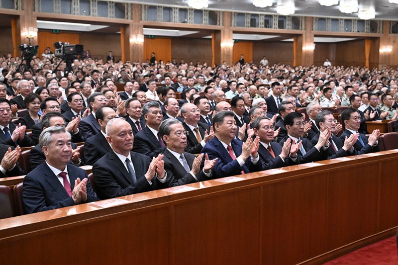 시진핑, 최고지도부-노병들과 중국인민항일전쟁 및 세계반파시스트전쟁 승리 80주년 기념 문예공연 관람
