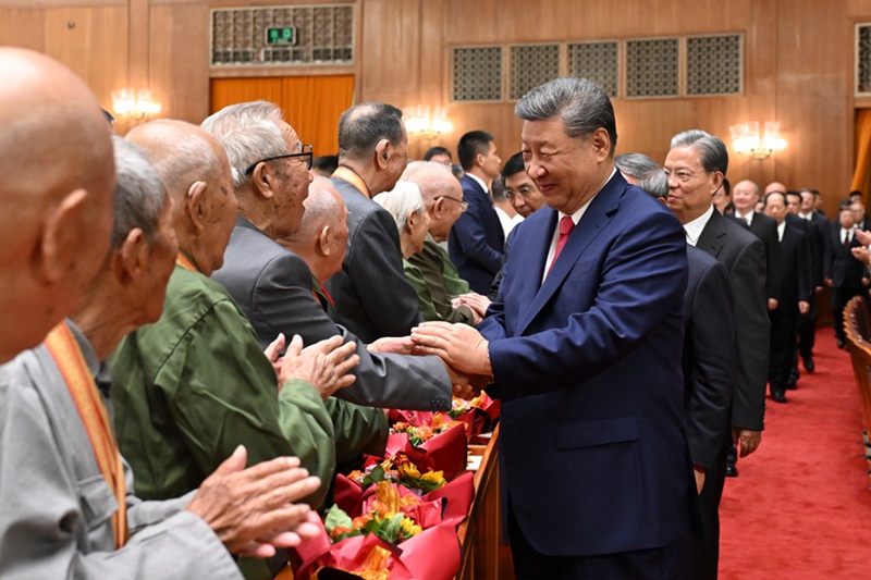 시진핑, 최고지도부-노병들과 중국인민항일전쟁 및 세계반파시스트전쟁 승리 80주년 기념 문예공연 관람