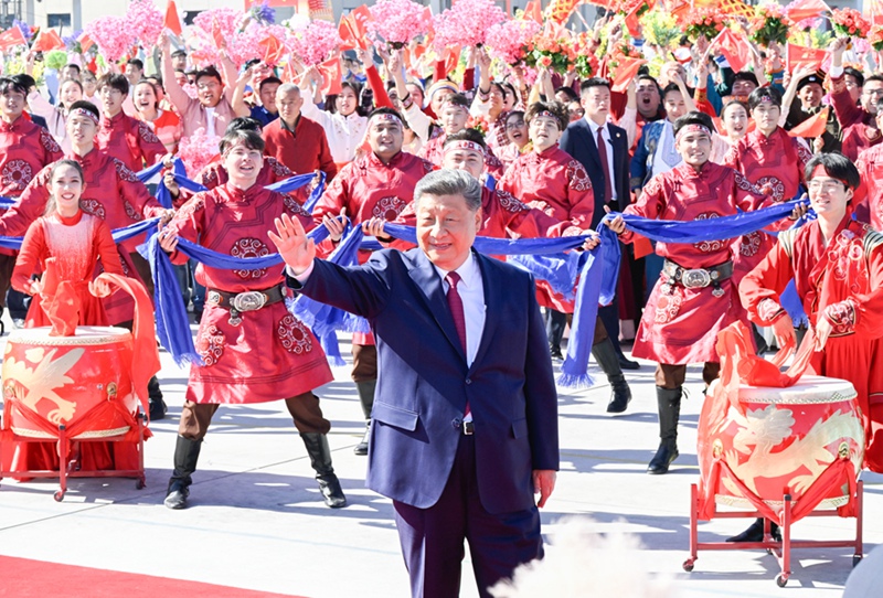 시진핑 주석, 신장웨이우얼자치구 설립 70주년 경축행사 참석 후 베이징으로 복귀