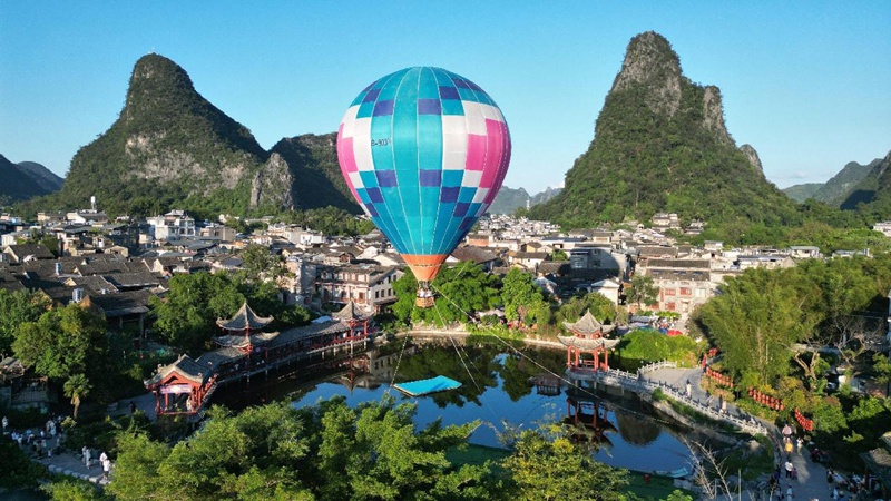 [인민일보 평론] 휴일 문화관광 열풍…中 경제의 활력 보여주는 ‘바로미터’