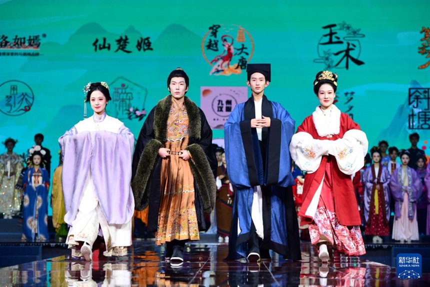 산둥 차오현, 2025 가을겨울 시즌 한푸 신제품 발표