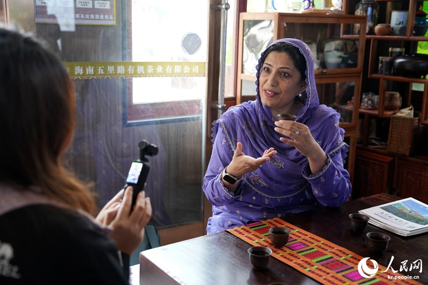하이난 바이사, 유기농 차 문화가 외국 전문가들 마음 사로잡다