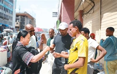 연간 6억 장 판매, 72개 국가와 지역으로 수출…전 세계로 뻗어나가는 휴대폰 보호필름