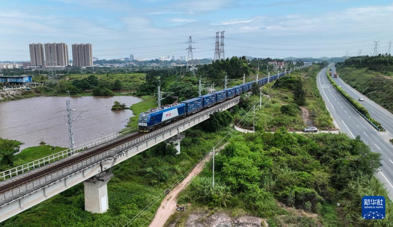 中 ‘서부 육해 신통로’ 건설 8년 돌아보기