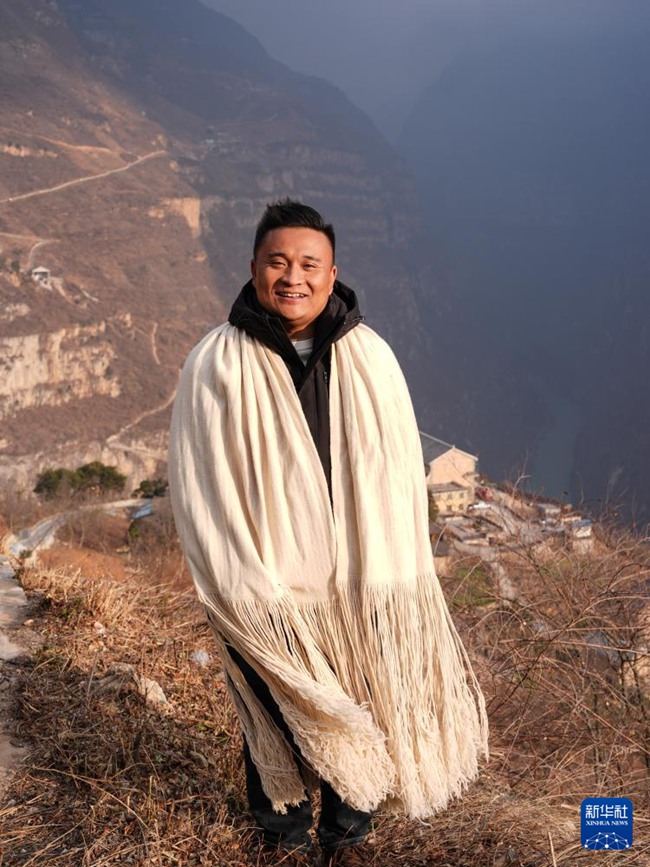 中 전인대 대표 정왕춘, ‘산속 절벽마을’ 인기 관광지로 바꾸다