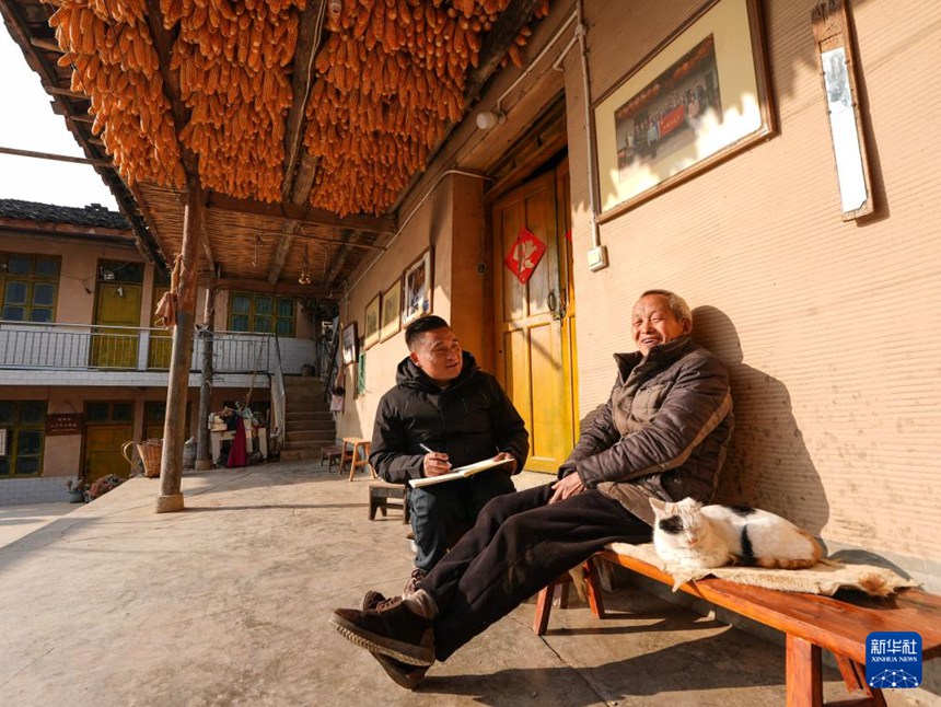 中 전인대 대표 정왕춘, ‘산속 절벽마을’ 인기 관광지로 바꾸다