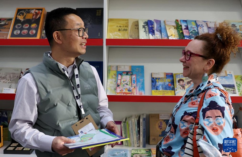 중국 출판 대표단, 2026 런던도서전 등장