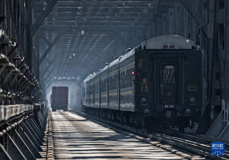단둥-평양 간 국제 여객 열차 정식 운행 개시
