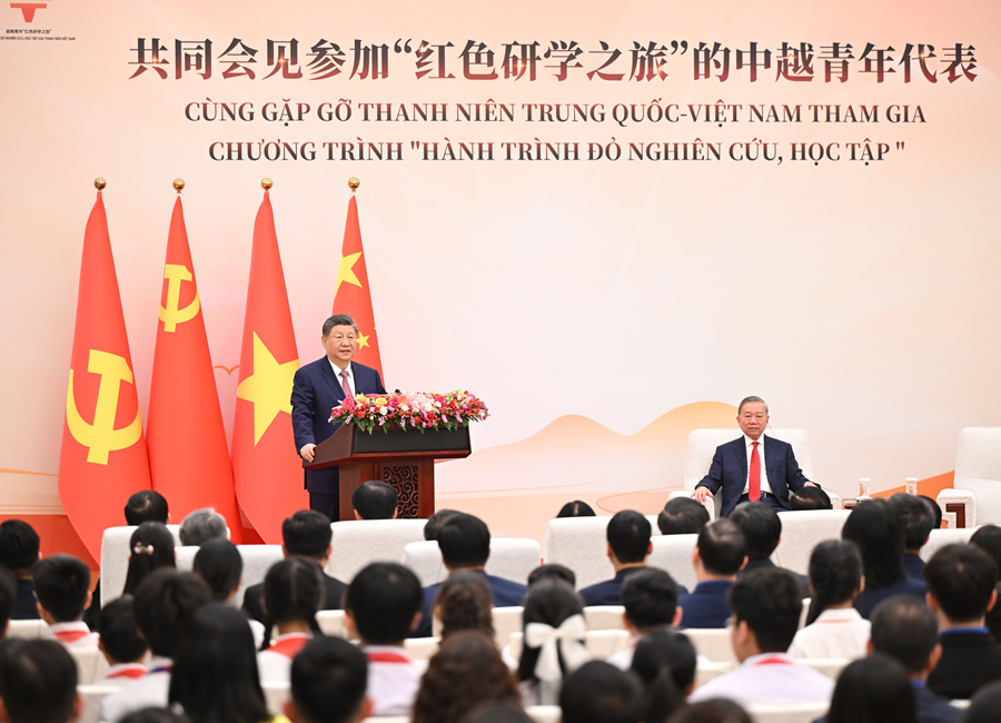 시진핑 주석, 또 럼 서기장과 중-베트남 청년 대표 공동 접견