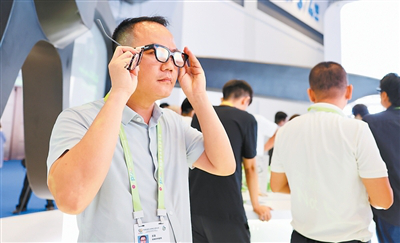 플라잉카-시각장애인용 AI 안경…CICPE서 만난 미래 일상