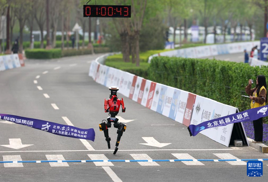 2026 휴머노이드 로봇 하프마라톤 개최…우승 로봇 ‘산뎬’, 인간 세계 기록 경신