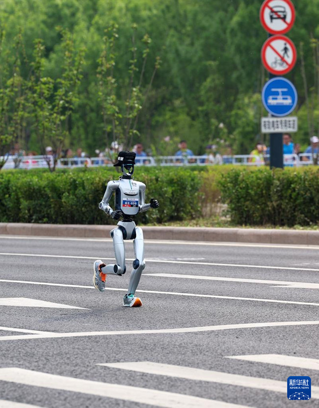 2026 휴머노이드 로봇 하프마라톤 개최…우승 로봇 ‘산뎬’, 인간 세계 기록 경신
