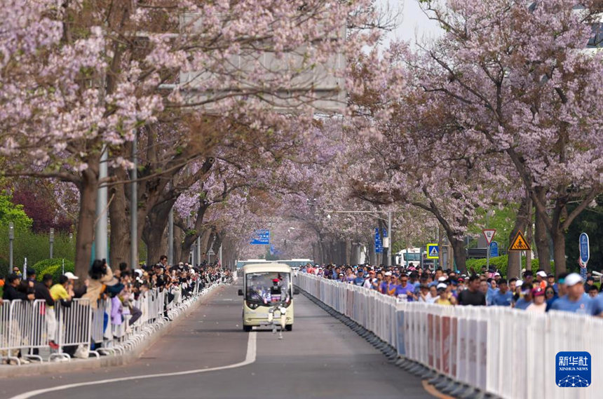2026 휴머노이드 로봇 하프마라톤 개최…우승 로봇 ‘산뎬’, 인간 세계 기록 경신