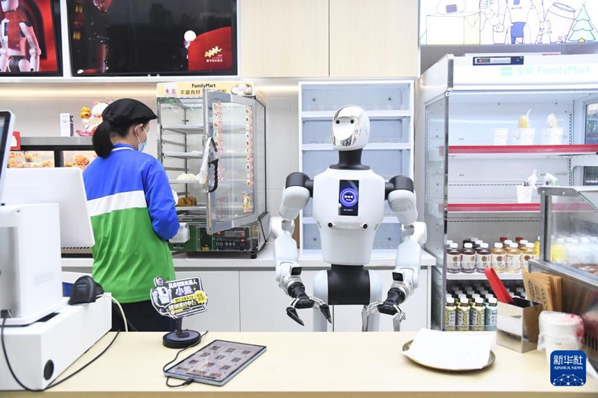 베이징 편의점에 ‘로봇 직원’ 등장…“어서 오세요, 무엇을 찾으세요?”