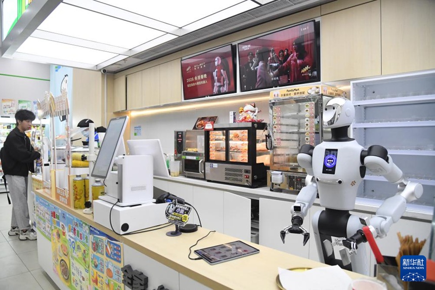 베이징 편의점에 ‘로봇 직원’ 등장…“어서 오세요, 무엇을 찾으세요?”