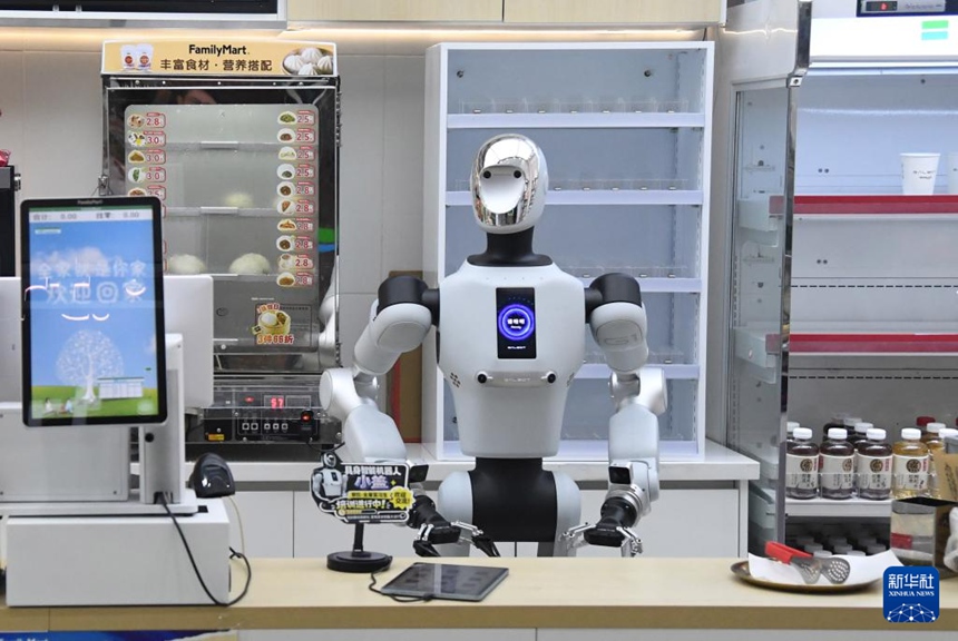 베이징 편의점에 ‘로봇 직원’ 등장…“어서 오세요, 무엇을 찾으세요?”