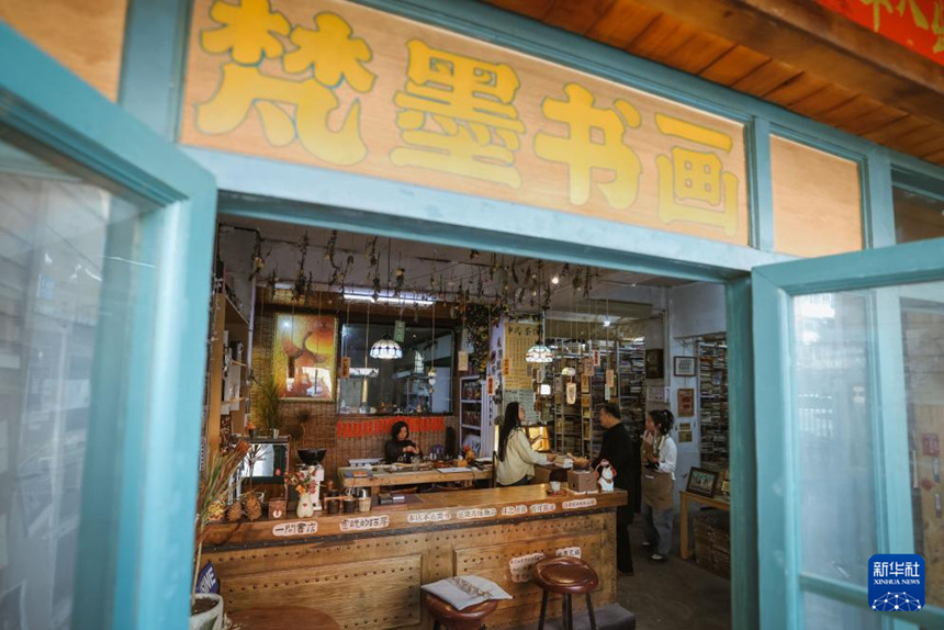 낡은 책방과 ‘주인장’의 만남…종이는 낡았지만, 미래로 가는 길은 항상 새롭다