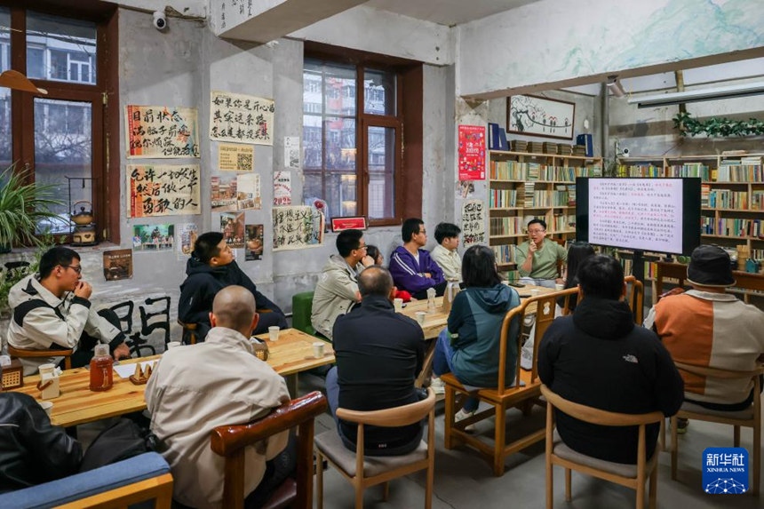 낡은 책방과 ‘주인장’의 만남…종이는 낡았지만, 미래로 가는 길은 항상 새롭다