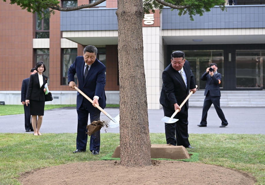 시진핑 주석, 조선노동당 중앙간부학교 방문
