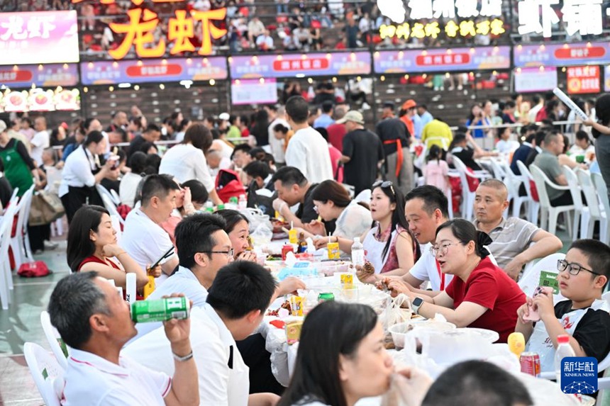 장쑤 쉬이 샤오룽샤 축제 ‘대박’…“전국서 모여든 미식가들”
