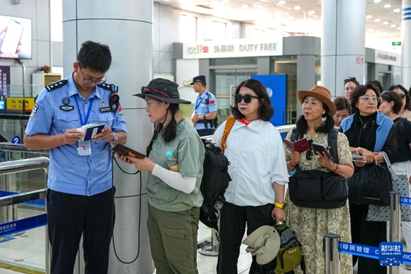 中 출입국 3억 6900만 명…전년比 10.8%↑, 역대 최고