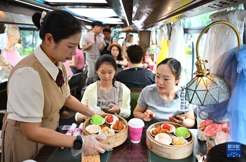 하이난 대표 차 문화 ‘라오바차’, 관광 산업의 새 명함으로