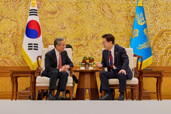 한국 李대통령, 왕이 외교부장 접견