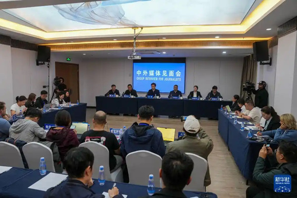 지룽현 산사태 재해 긴급구조지휘부, 내외신 기자간담회 개최