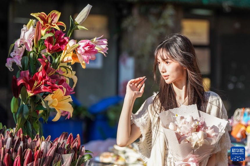 ‘아시아의 꽃 도시’ 윈난 쿤밍, 설맞이 꽃시장 ‘활짝’