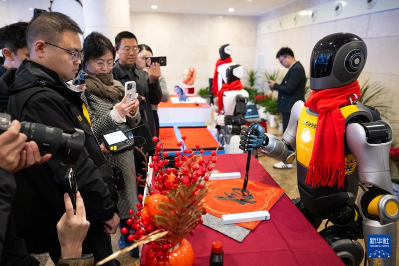 후베이 우한, 다양한 eVTOL 및 휴머노이드 로봇 공개