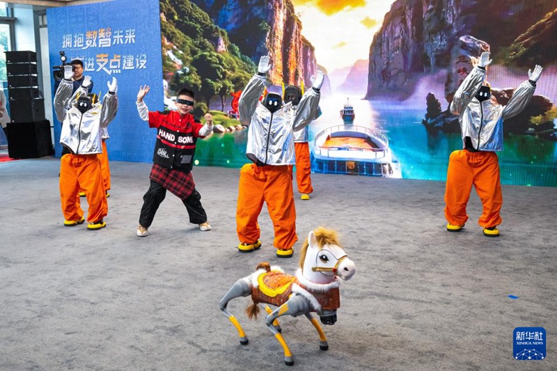 후베이 우한, 다양한 eVTOL 및 휴머노이드 로봇 공개