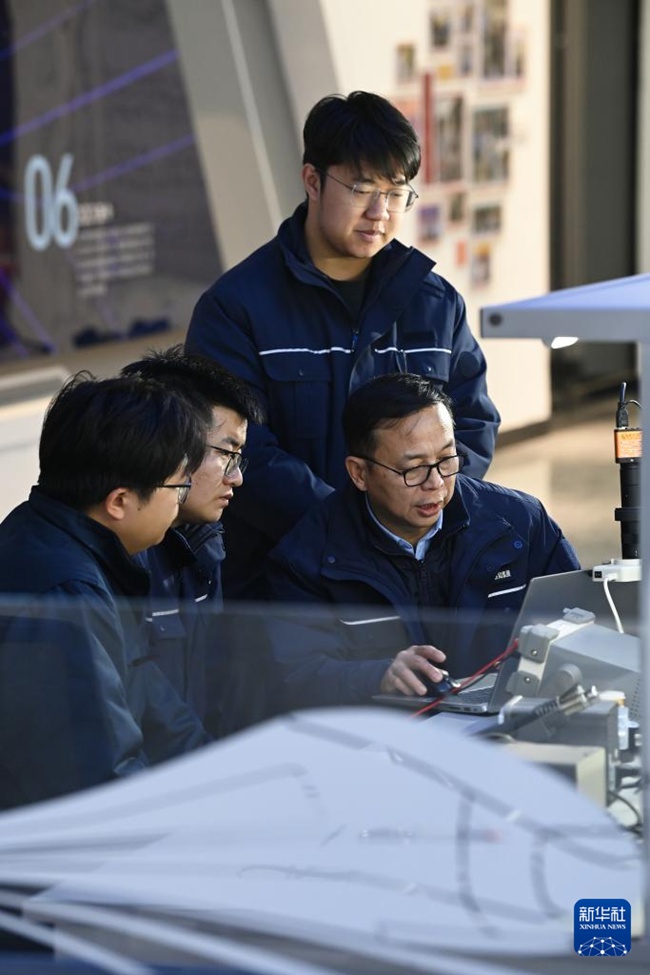 中 전인대 대표 둥훙타오, 고속철 안전 지키며 노동자 목소리 대변
