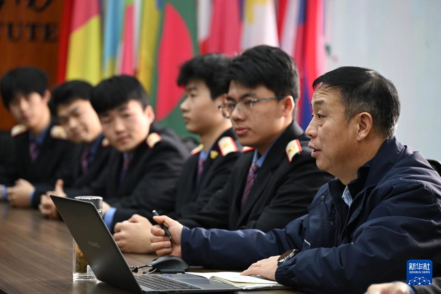 中 전인대 대표 둥훙타오, 고속철 안전 지키며 노동자 목소리 대변