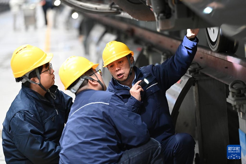 中 전인대 대표 둥훙타오, 고속철 안전 지키며 노동자 목소리 대변